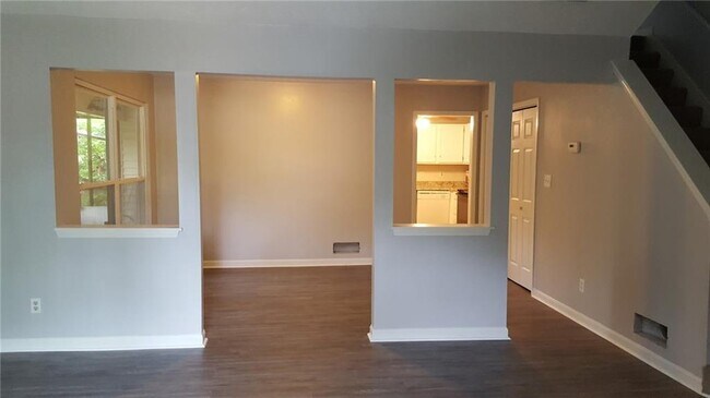 Building Photo - 1252 Minhinette Dr