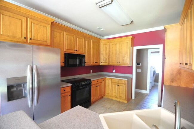 Building Photo - 203 Latigo Loop