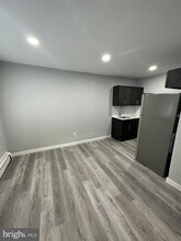 Building Photo - 615 Vernon Rd