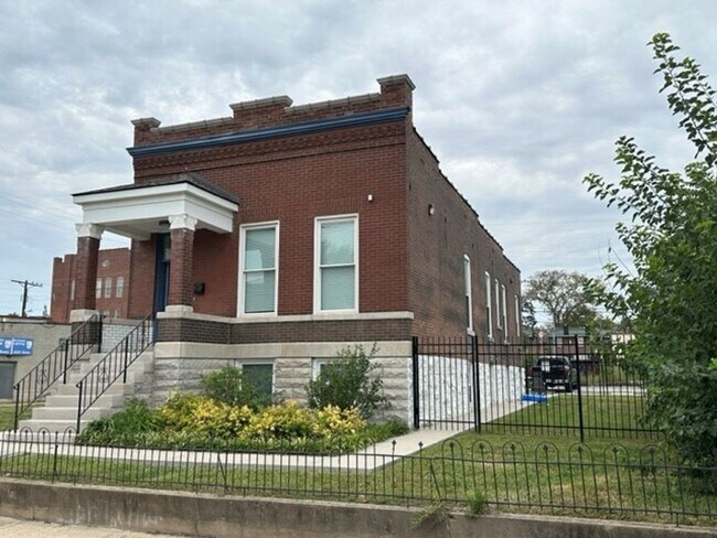 Foto del edificio - 4459 Swan Ave - Sassafras