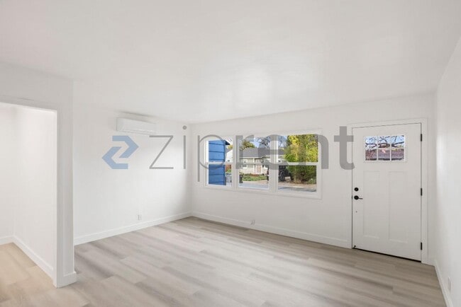 Building Photo - 854 Cedar Ave