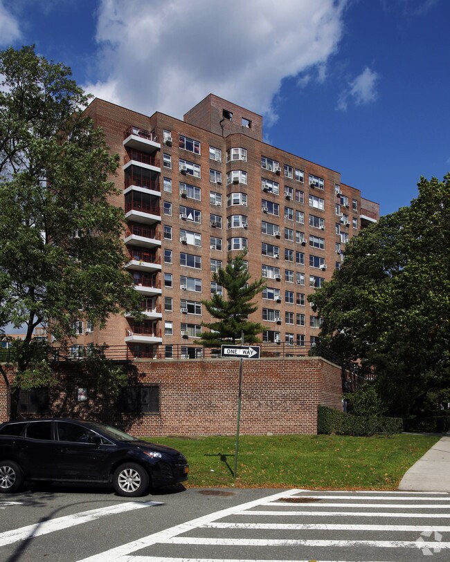 Primary Photo - The Briar Cliff Apartments