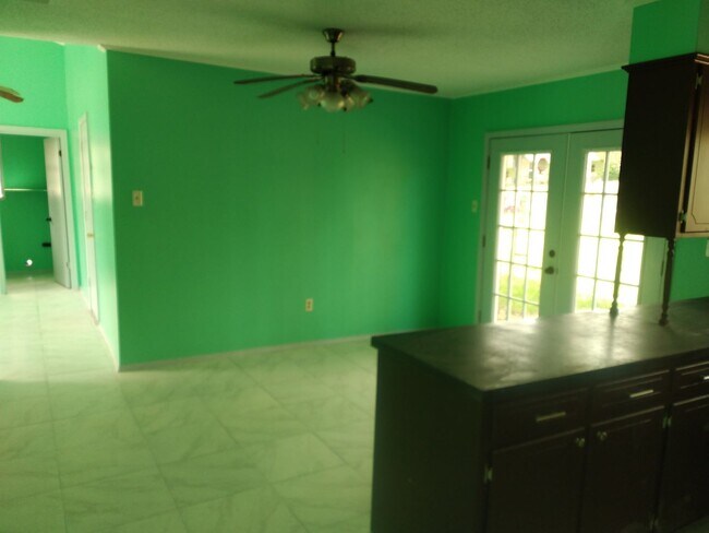 Foto del edificio - 124 Azalea Ave