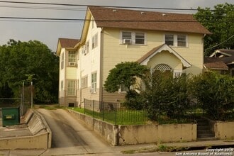 Building Photo - 614 E Dewey Pl