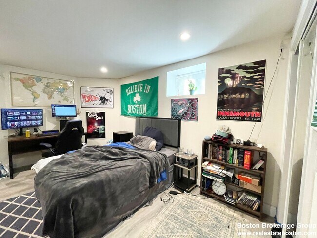 Building Photo - FAIRLY PRICED RENOVATED 6 bed 3 bath in Mission Hill.... don't miss ou!!