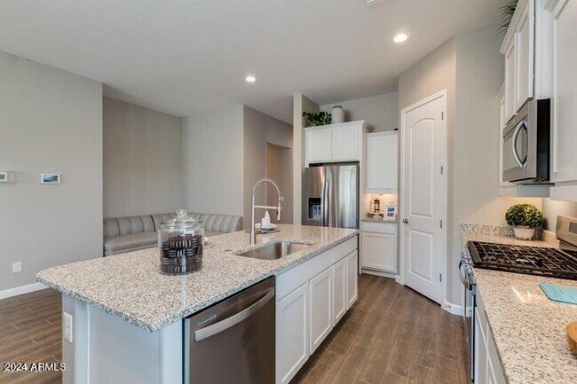 Foto del edificio - 2034 W Yellowbird Ln