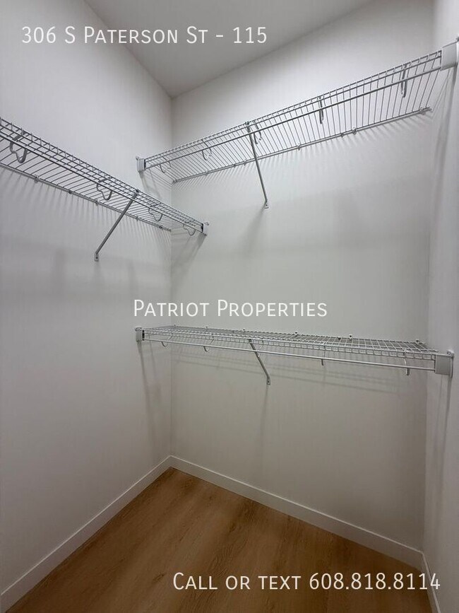 Foto del edificio - 306 S Paterson St