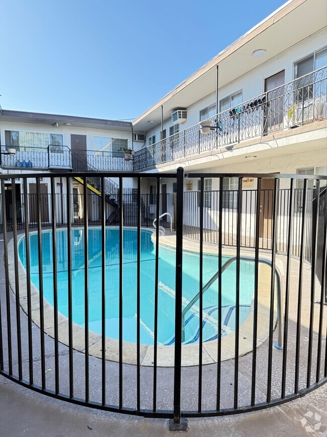Building Photo - 6633 Woodley Ave