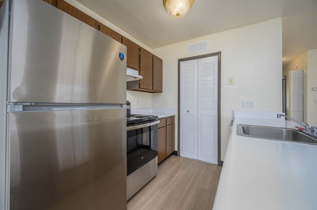 Building Photo - Brookshires Townhomes