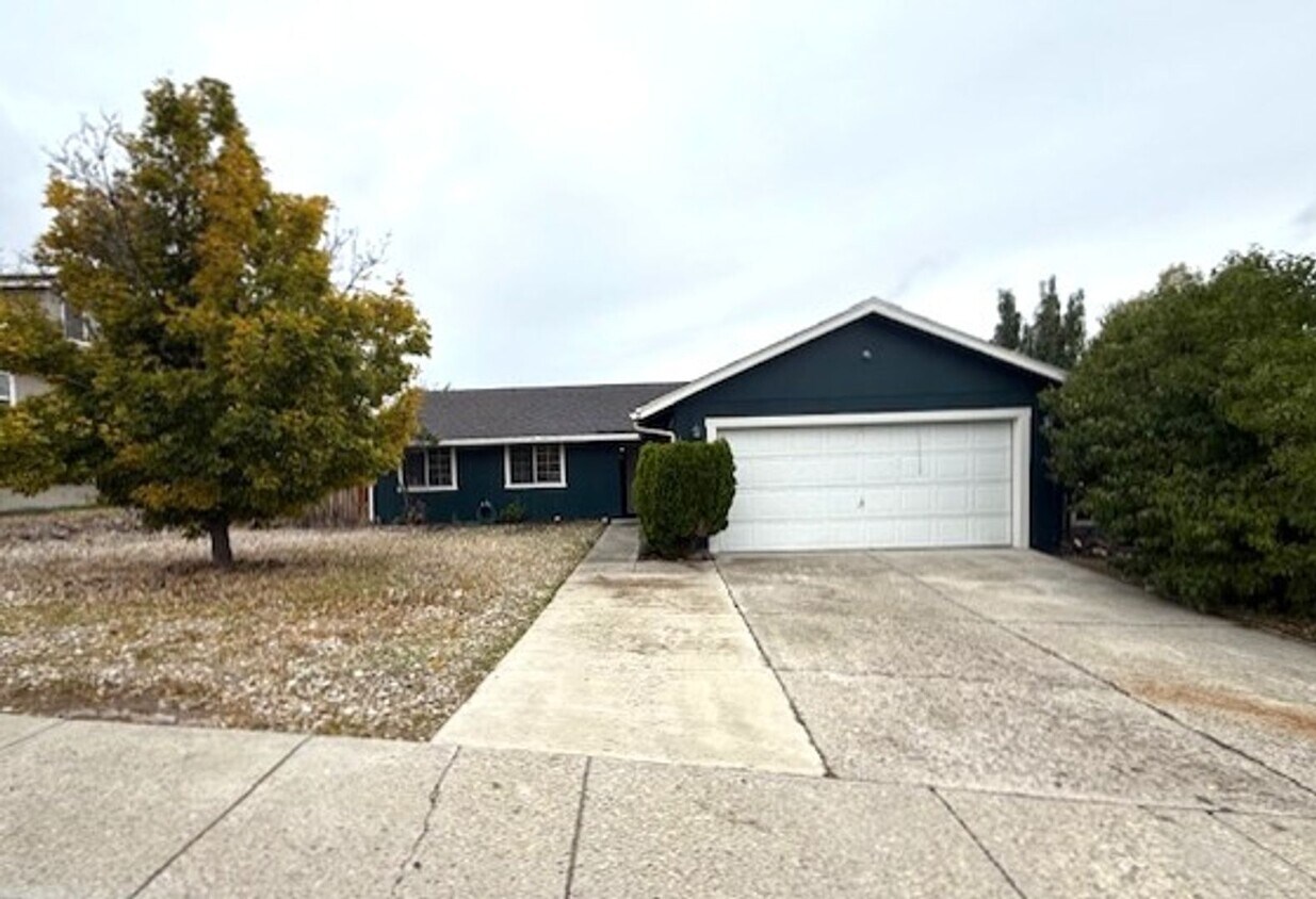 Foto principal - 3 bedroom house in Elko with garage