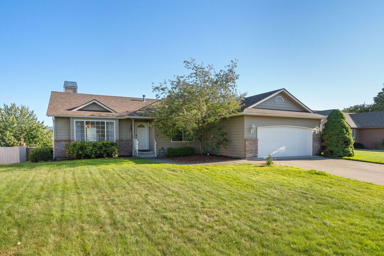 Foto principal - Spacious 4 Bed, 3 Bath Home | Central Vall...