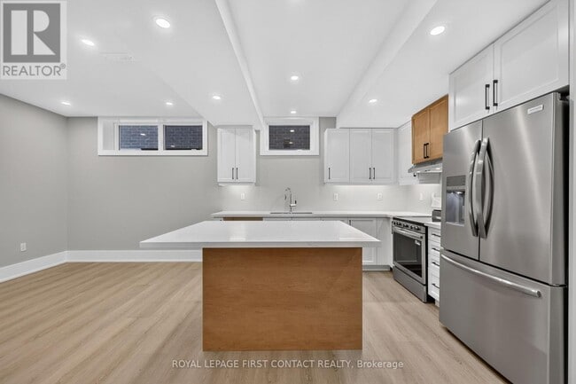 Building Photo - 929 7th Line