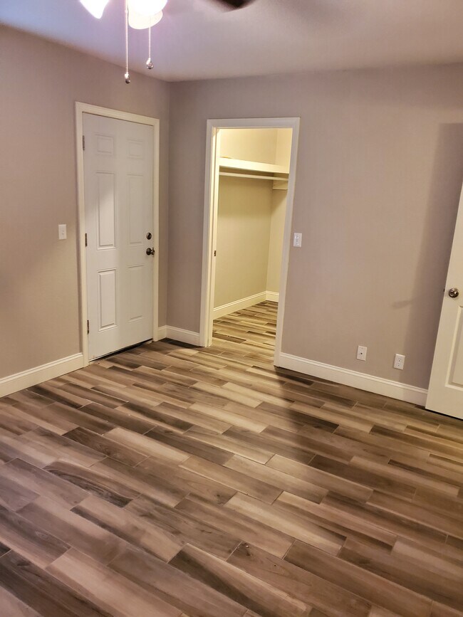 Building Photo - 822 Hardy Springs Cir