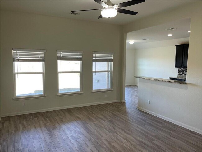 Foto del edificio - 1252 Violet Ln