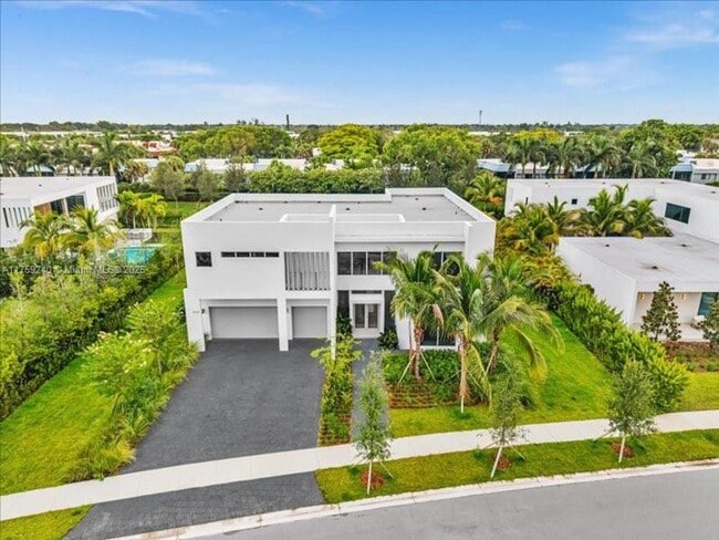 Building Photo - 16644 Botaniko Dr S