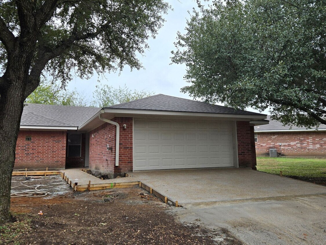 Primary Photo - China Spring ISD Duplex