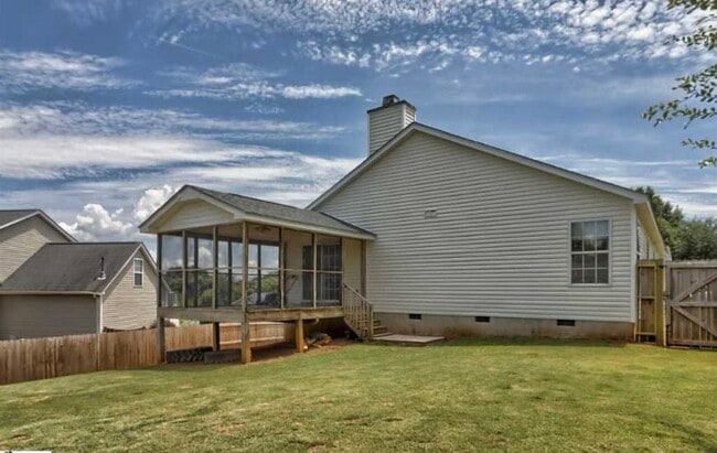 Building Photo - 210 Seven Pines Ct