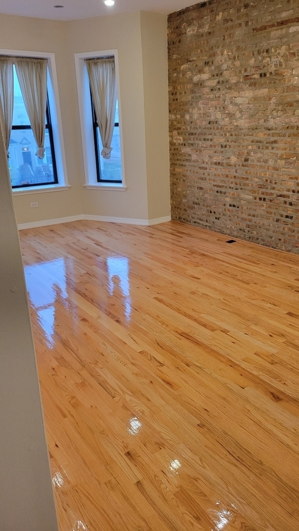 Building Photo - 5946 S Prairie Ave
