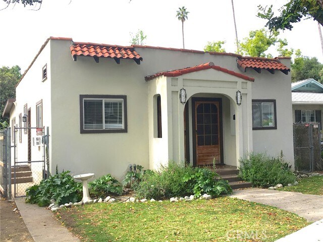 Foto principal - 705 El Centro St