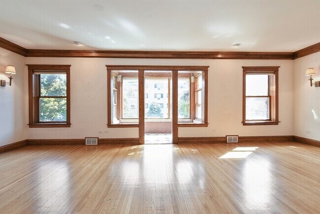 Foto del edificio - 5833 N Kenmore Ave