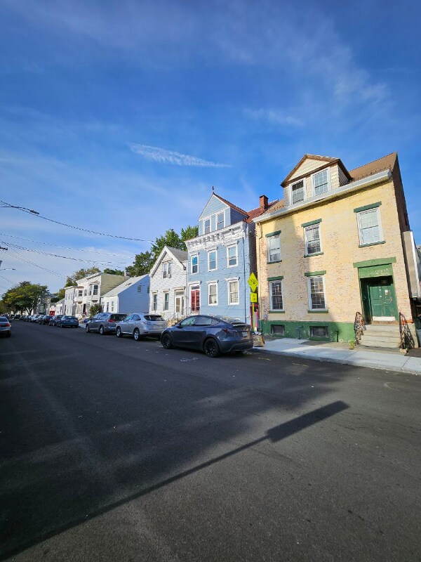 Primary Photo - 5 West St