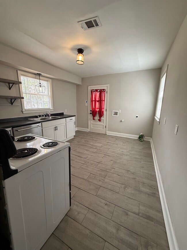 Foto del edificio - 764 Dunn Ave