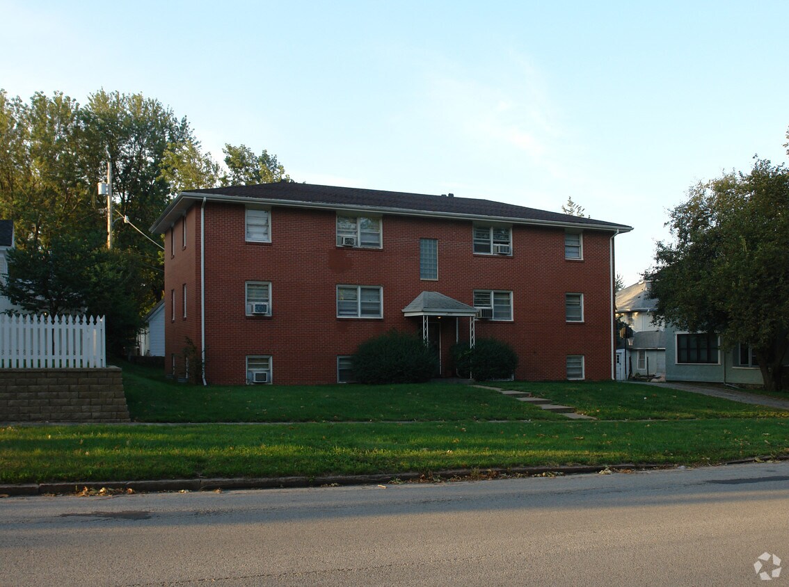 3221 Woolworth Ave, Omaha, NE 68105 Apartments in Omaha, NE