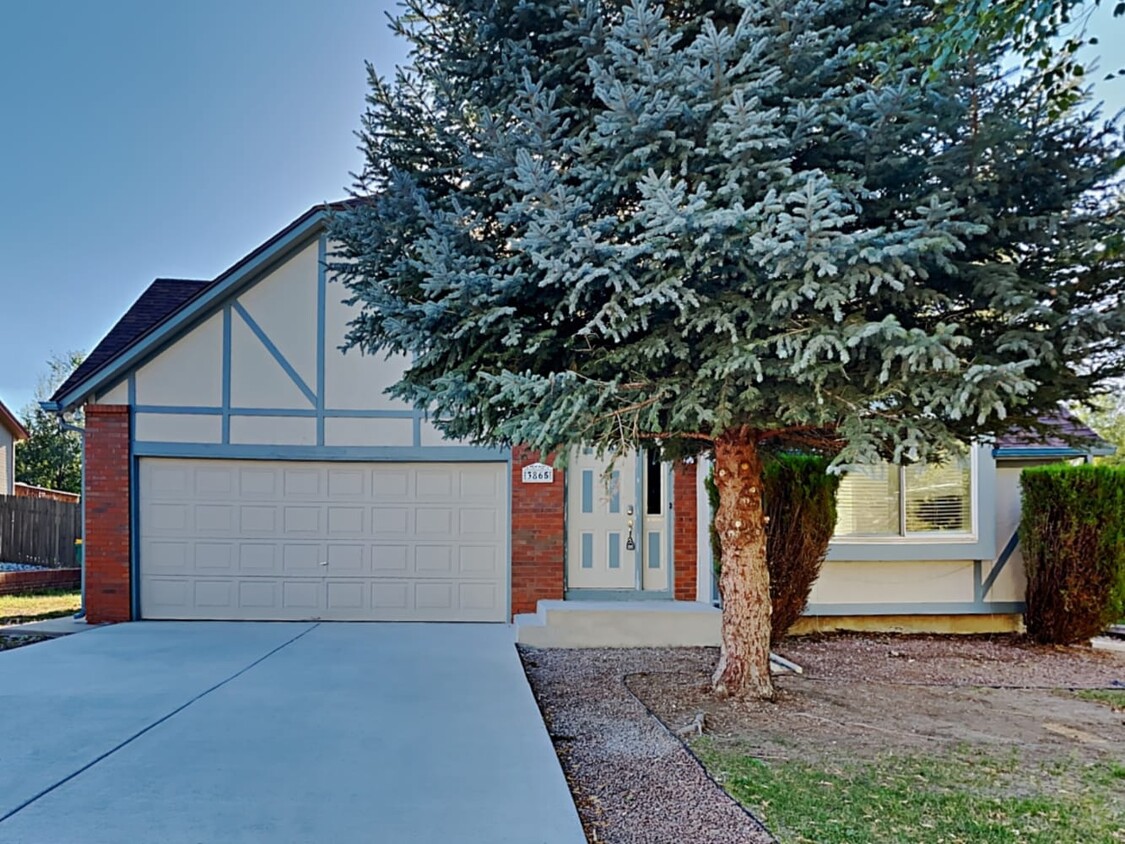 Primary Photo - 3865 Valley View St