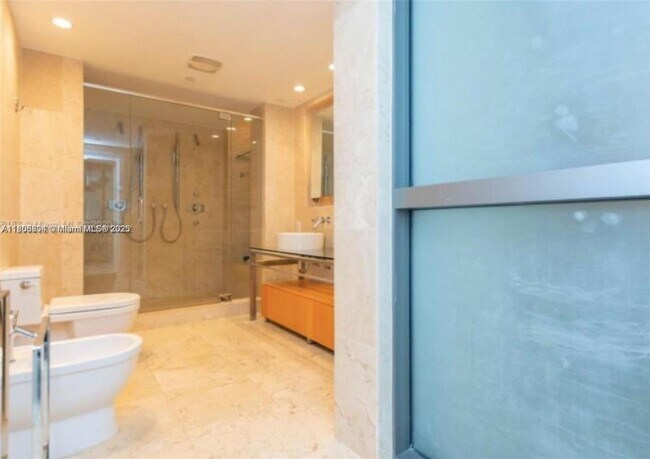 Foto del edificio - 6000 Collins Ave