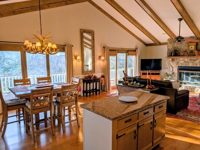 Foto del edificio - 842 Saddle Back Cir