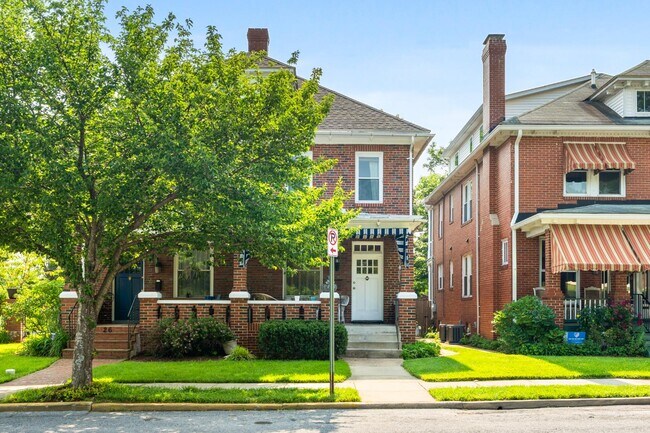 Foto del edificio - 24 College Ave