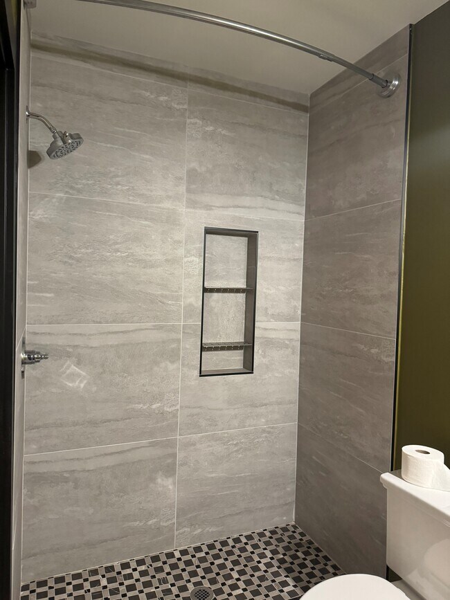 Foto del edificio - 319 W 9th St