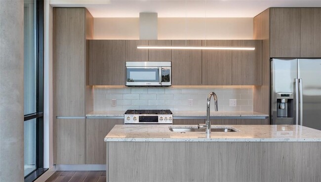 Foto del edificio - 5882 Caruth Haven Ln