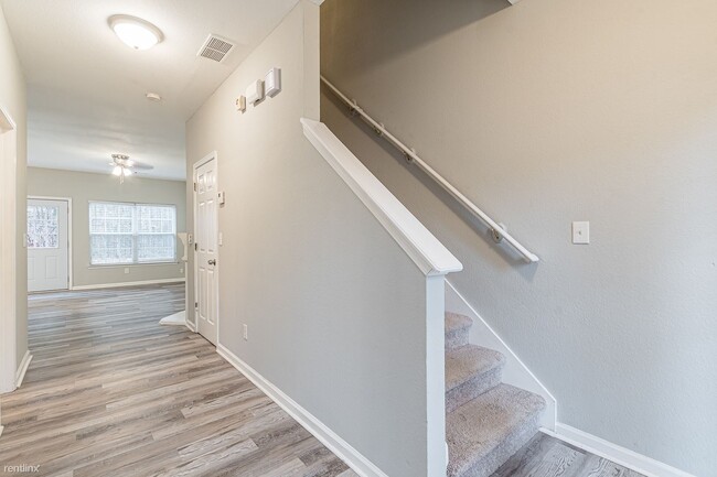 Foto del edificio - 4 br, 2.5 bath Townhome - 279 Brookview Drive