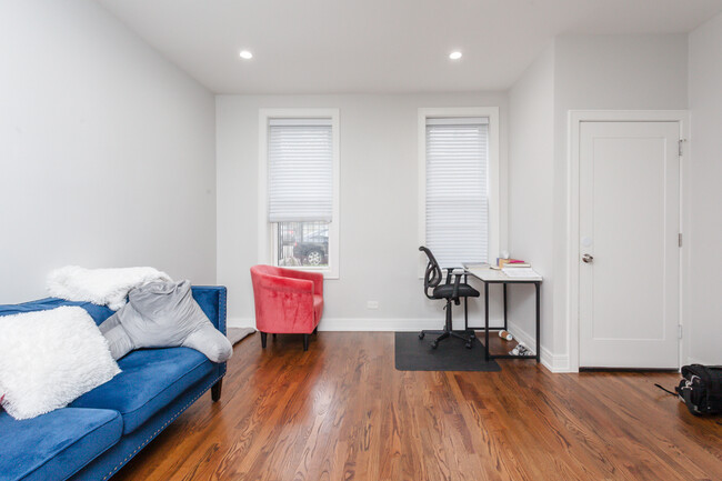 Foto del edificio - 2045 N Wolcott Ave