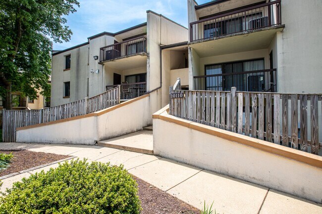 Foto del edificio - Welcoming 2 BR/2 BA Condo in Greater Upper...