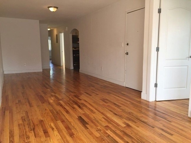 Building Photo - 489 Maple Street