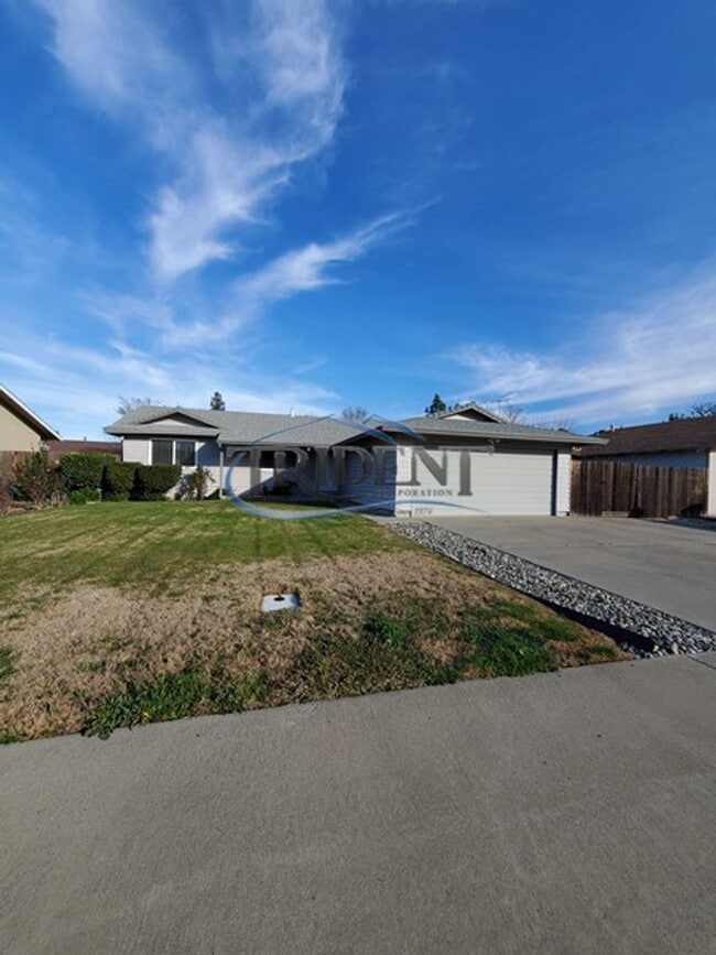 Foto del edificio - This is a cute 4 bedroom, 2 bath house in an established Woodland community