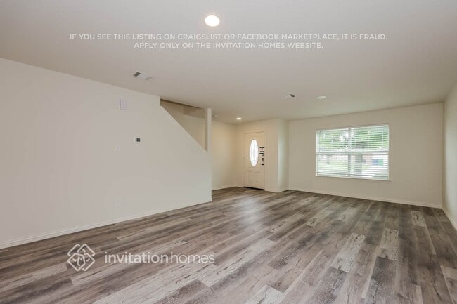 Building Photo - 215 Equestrian Dr