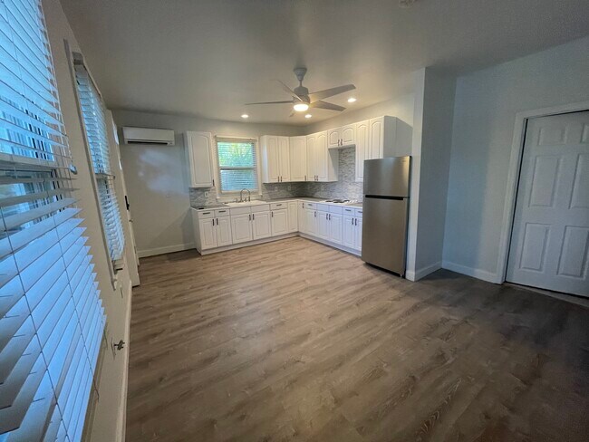 Foto del edificio - 2402 Flagler Ave