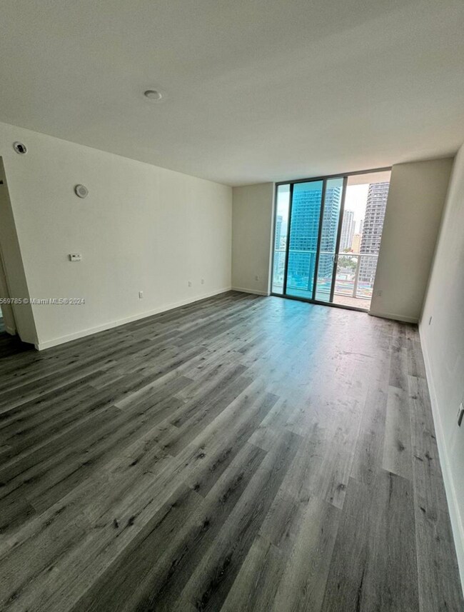 Foto del edificio - Spacious 1 Bedroom / 1 Bathroom residence at Millecento Condo