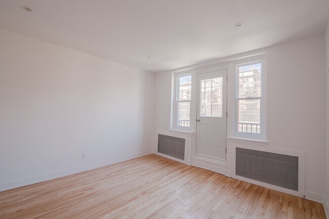 Photo du bâtiment - 2105 Rue Chomedey