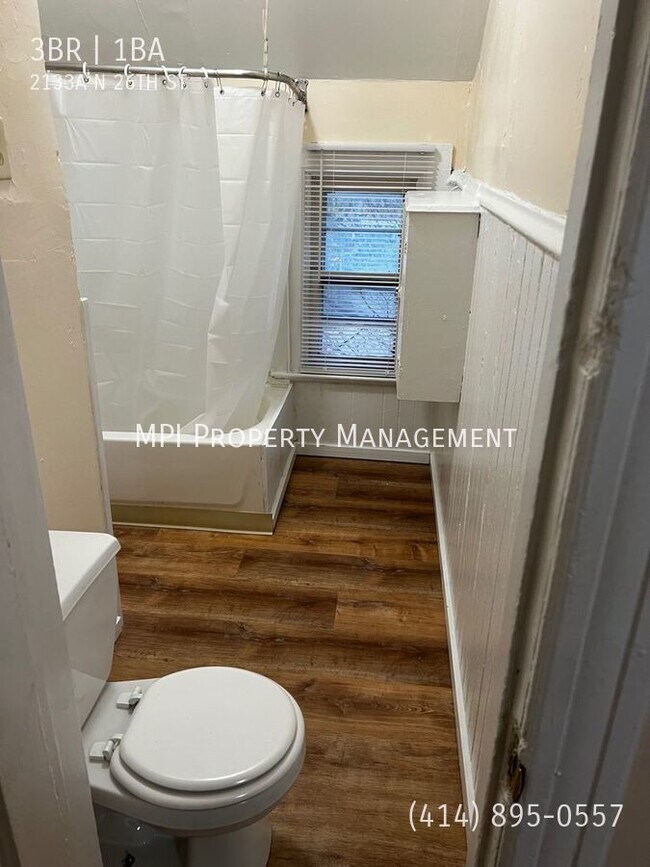 Foto del edificio - 2133AN 26th - 3 Bdrm Upper