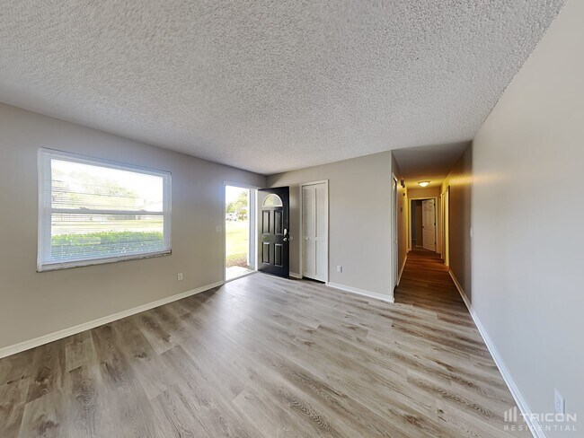 Foto del edificio - 2731 Greenwood Ln W