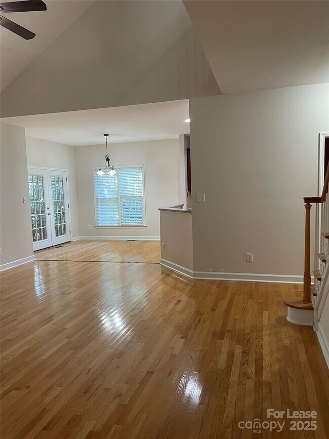 Building Photo - 113 Abbotsbury Ct