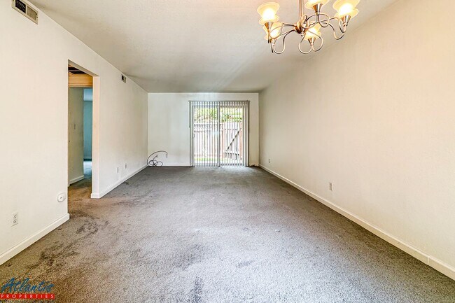 Foto del edificio - Pebble Creek | Lovely Condo | Prime Location