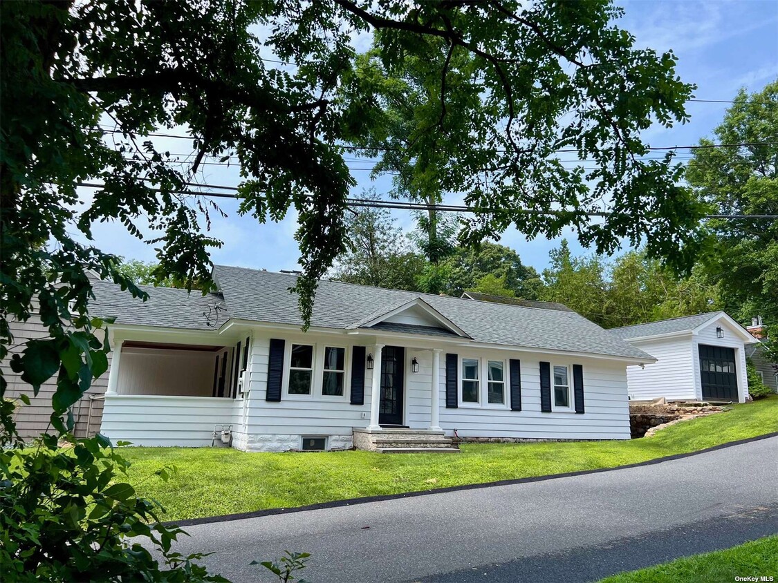 Primary Photo - 2 Laurel Dr