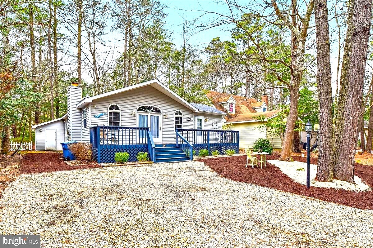 Primary Photo - 18 Camelot Cir