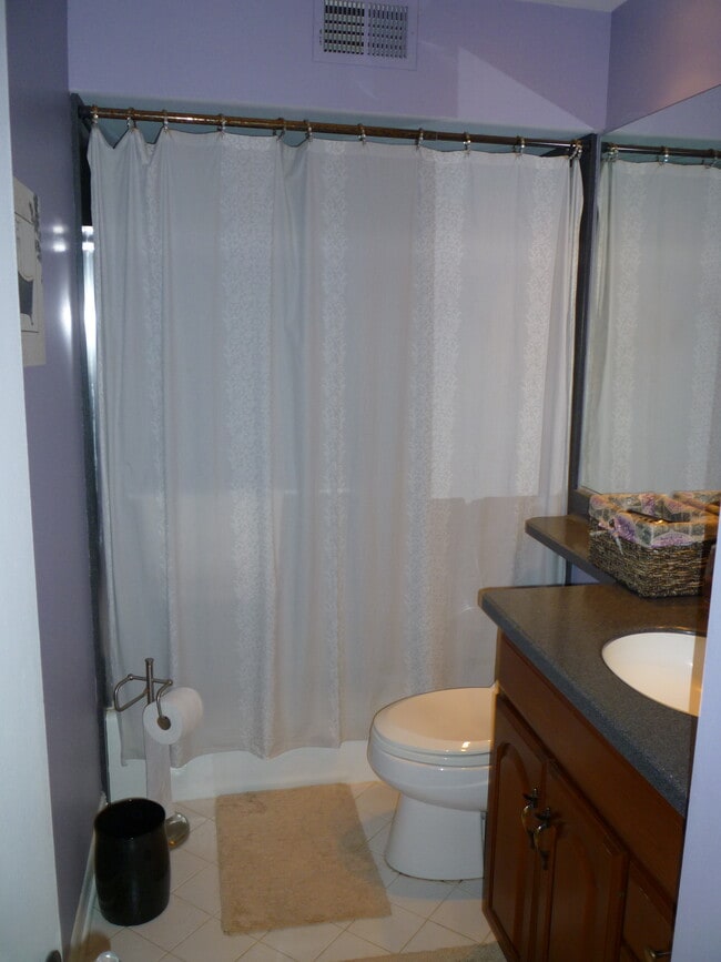 Building Photo - 563 Shorely Dr