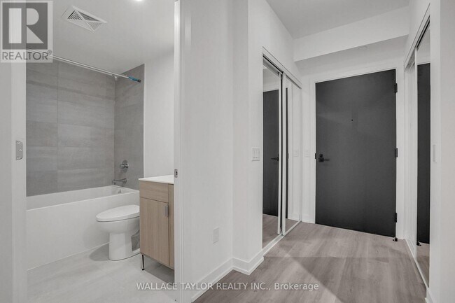 Photo du bâtiment - 28 Eastern Ave